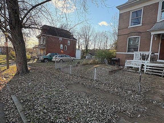 4th image of 1333 Clara Ave