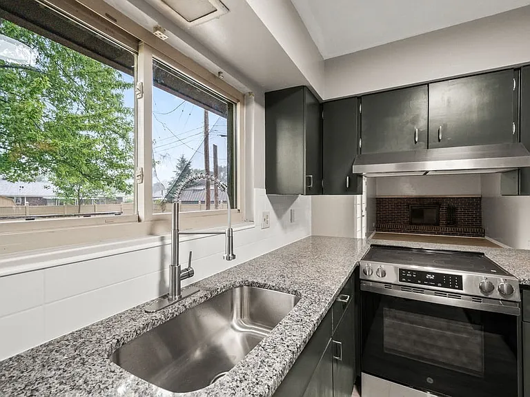 213 Southerly Hills Dr — Photo 9