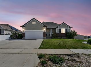 906 E Sam Cir, Clearfield, UT 84015