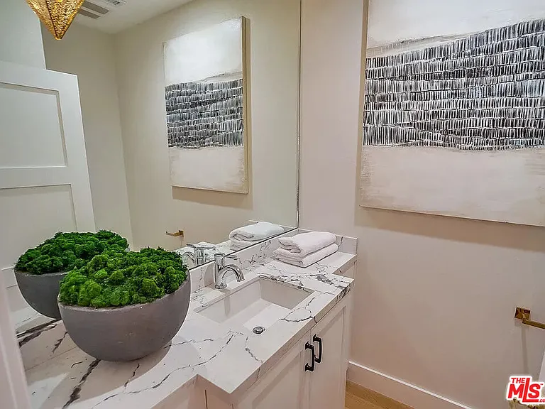 1524 N Sierra Bonita Ave — Photo 13