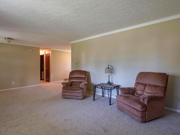 4th image of 390 Quail Hollow Ct