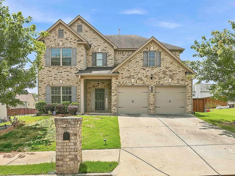 636 Amrose Way — Photo 3