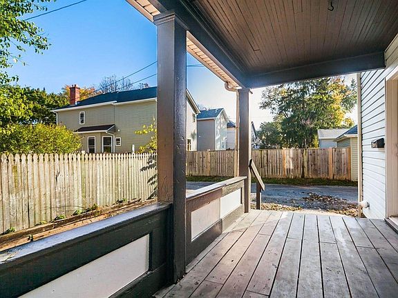3rd image of 333 E Gates St #(rear)