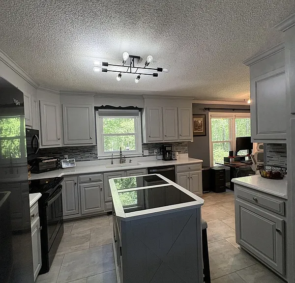 321 N Valley View Dr — Photo 7