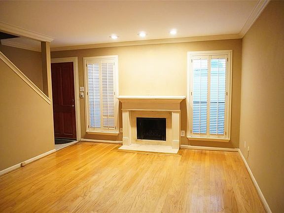 3rd image of 1601 S Shepherd Dr APT 19