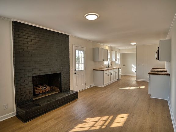 5th image of 15 Mistletoe Dr