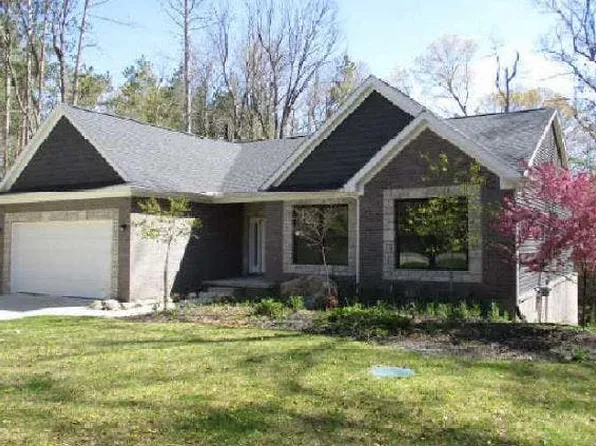 1107 Rolling Pines Dr, Ortonville, MI 48462