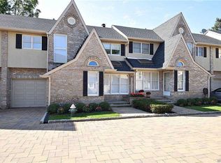 1180 E Broadway APT 8, Hewlett, NY 11557