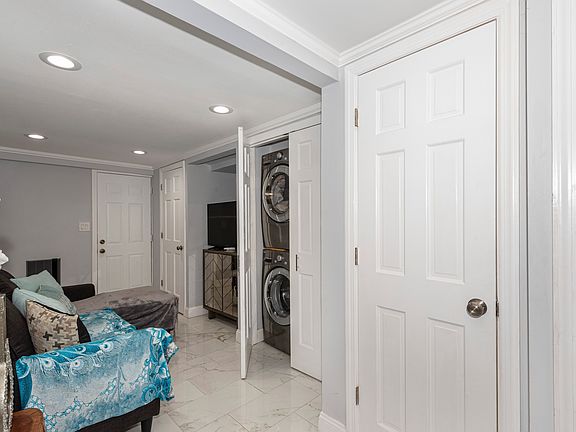 3rd image of 549 Guy Lombardo Ave