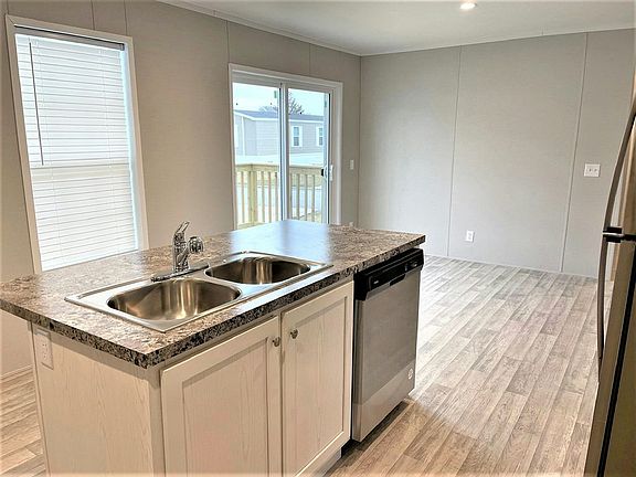 5th image of 447 Linda Ln