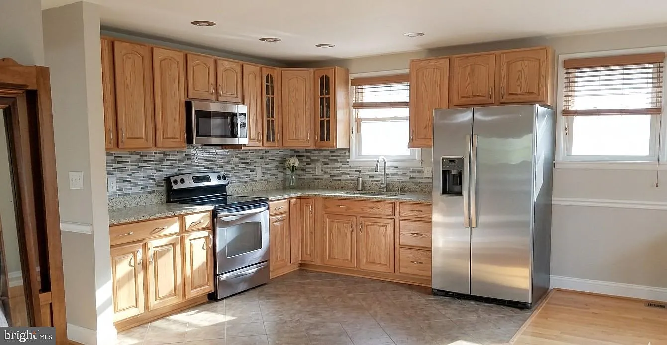 4 bed, 1864 sqft, $3,000 — Photo 2