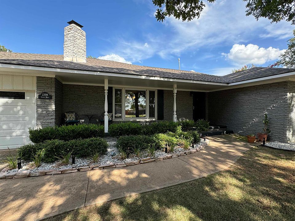 1st image of 2208 Sunset Dr