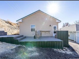 190 Castle Rock Ct, Green River, WY 82935