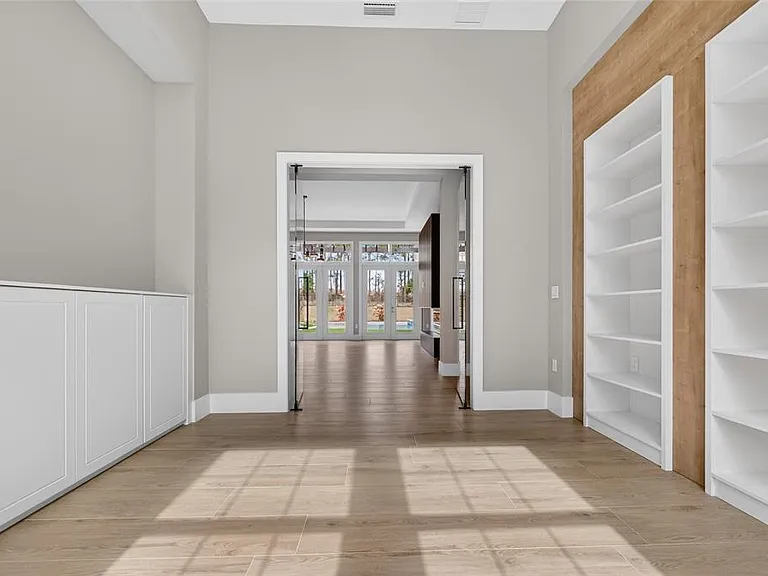 16130 Pendio Dr — Photo 33