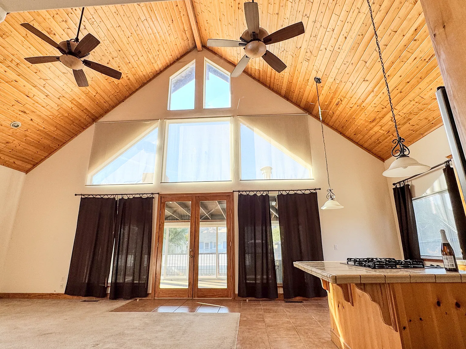 3 bed, 2016 sqft, $2,800 — Photo 4