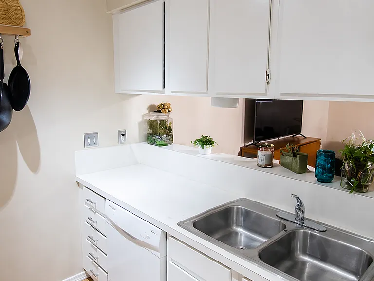 202 E 45th St #203 — Photo 4