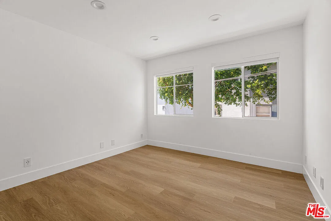 16100 W Sunset Blvd — Photo 4