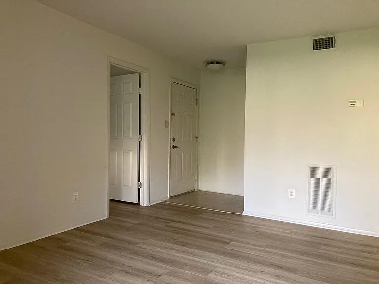1729 Ascot Way #B — Photo 10