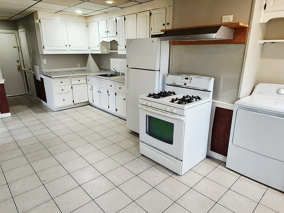 132 Bremen St #2