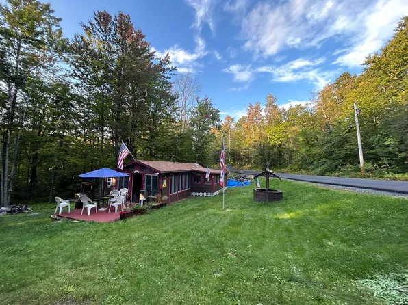 96 West St, Plainfield, MA 01070