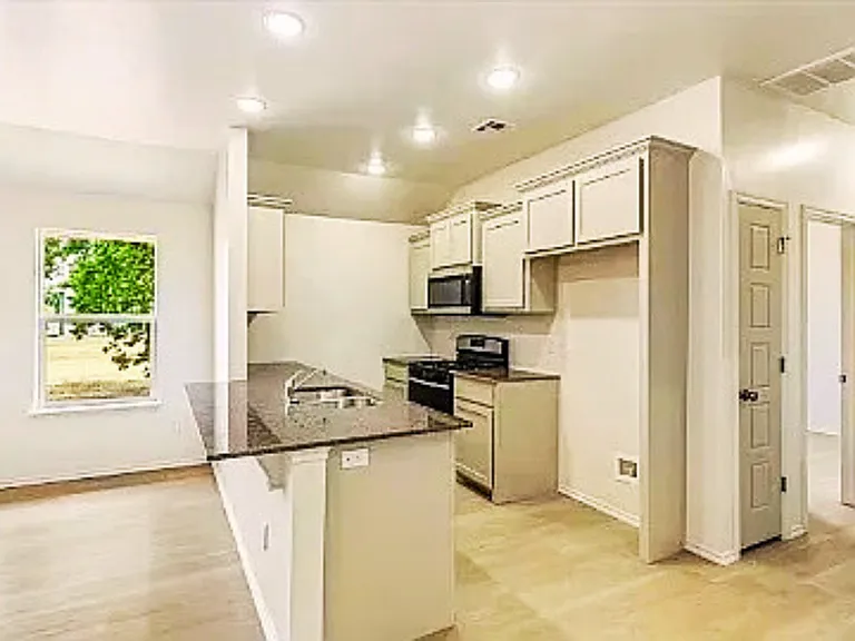 1310 SW New York Ave — Photo 8
