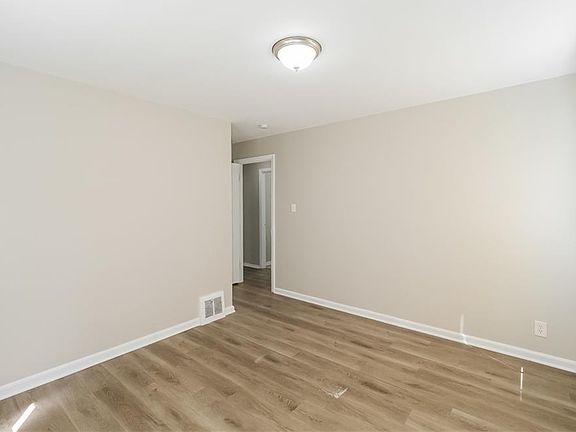 3rd image of 5317 Ralston Ave