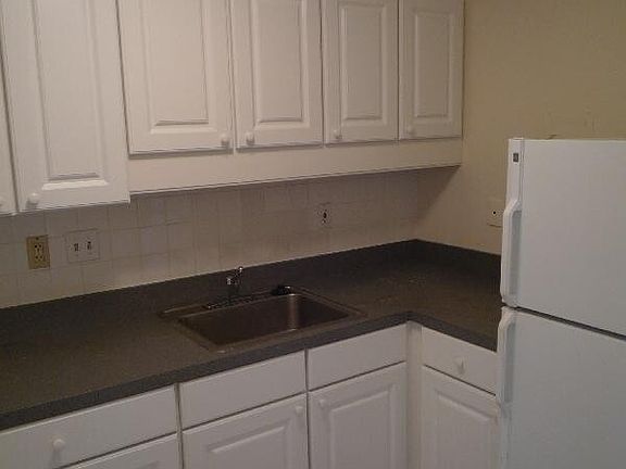 2nd image of 15 Monmouth Ct #2M