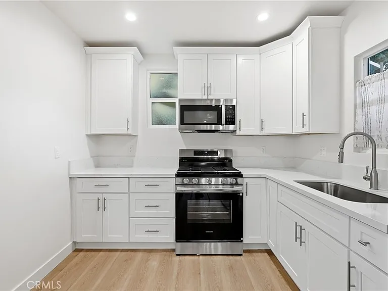 1219 N Hoover St #C — Photo 3