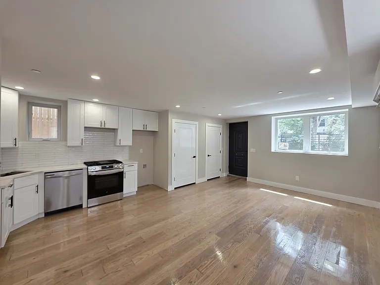 334 Van Duzer St #1 — Photo 2