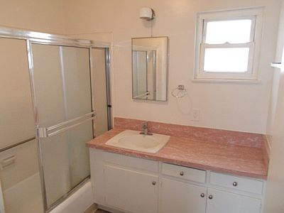 5th image of 307 Marguerite Ave APT B
