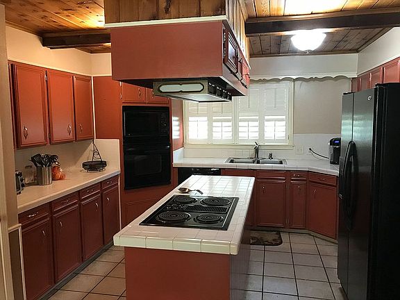 3rd image of 718 Livingston Ave