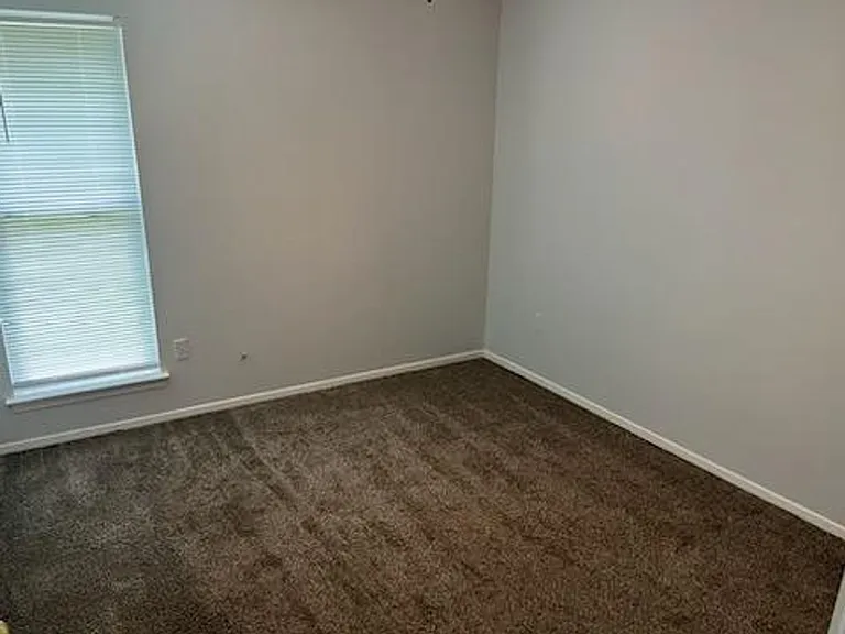 10137 Oak Run Dr S — Photo 3