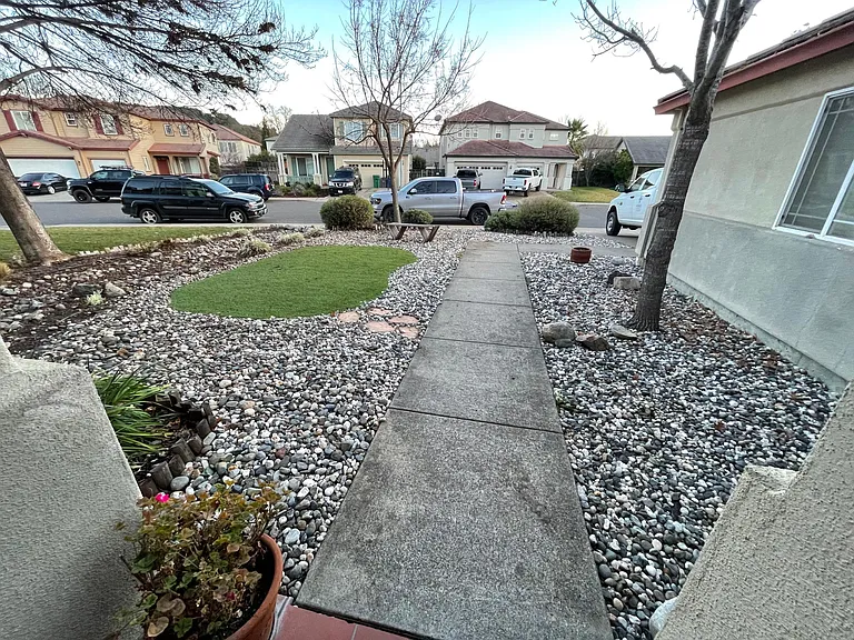 490 Briarwood Dr — Photo 11