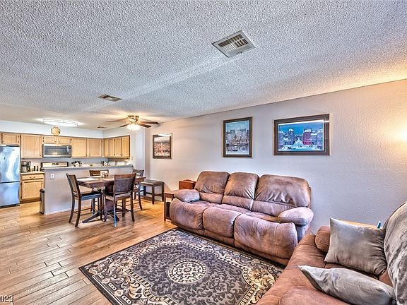 3rd image of 2116 Willowbury Dr Unit B