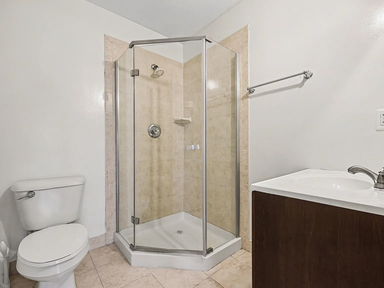 2 bed, 1090 sqft, $2,300 — Photo 2