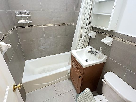 5th image of 166 W 83rd St #B