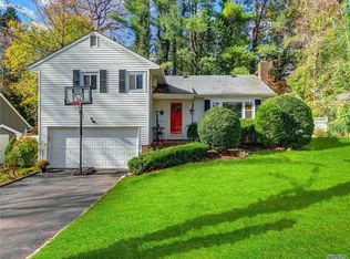 4 Sycamore Rd, Glen Cove, NY 11542