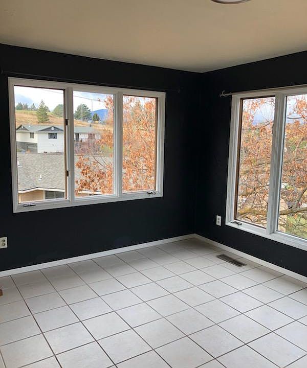 1st image of 405 High Park Way