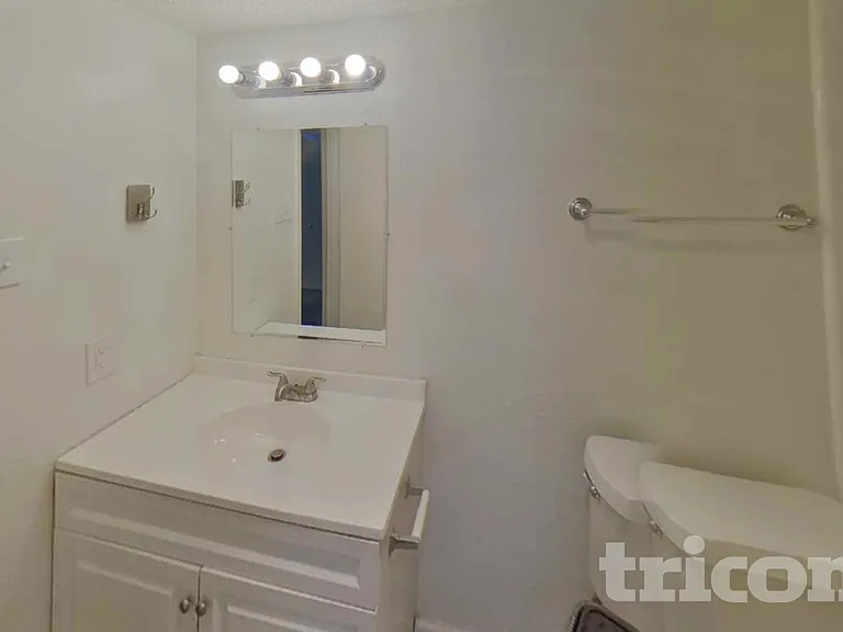 2908 Lemmontree Ln — Photo 8