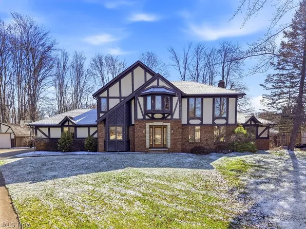 8981 Cypress Cir, North Royalton, OH 44133