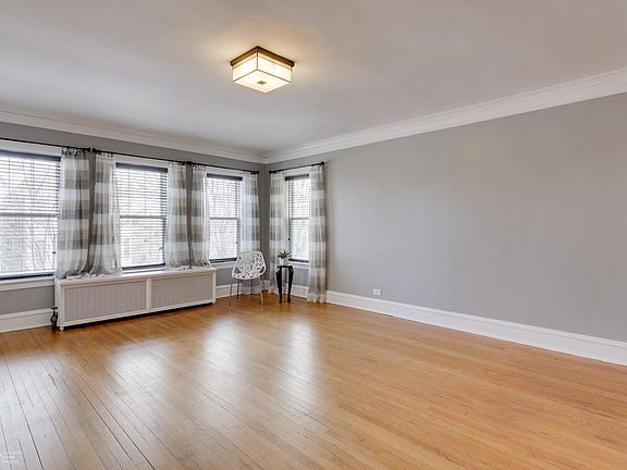 2nd image of 7548 N Oakley Ave APT 2N