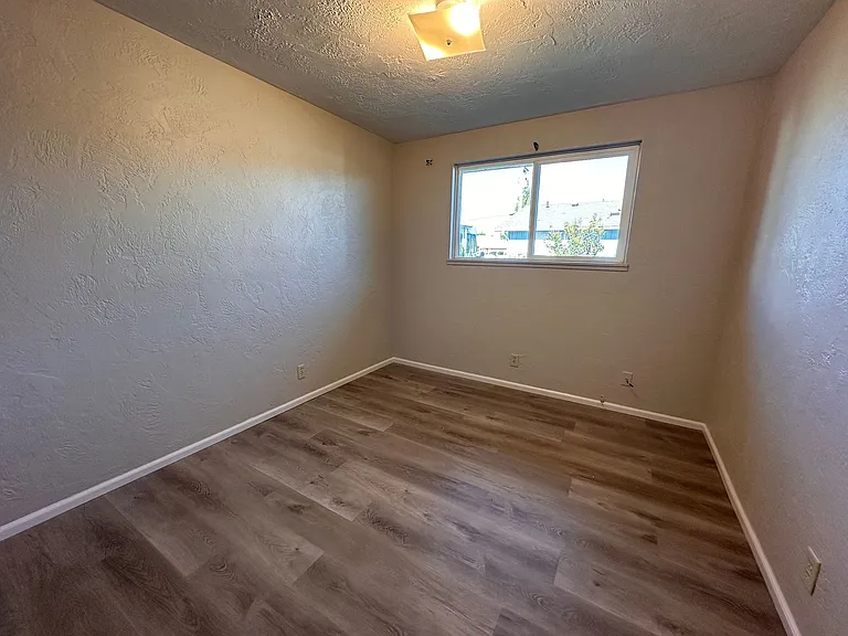 520 & 522 38th Place — Photo 2