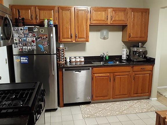 4th image of 602 Eastview Ct Unit V1