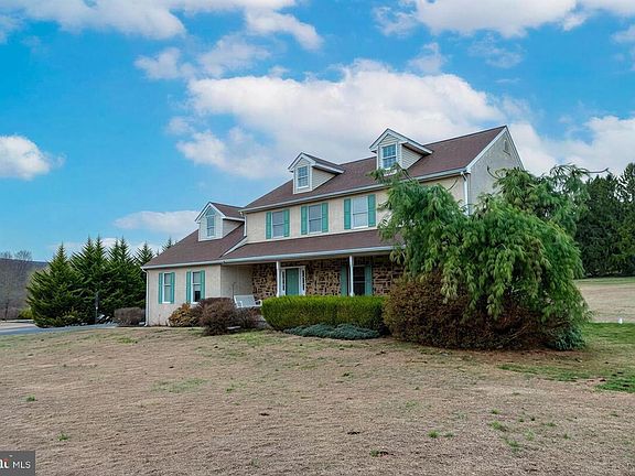 2nd image of 1525 Melville Dr
