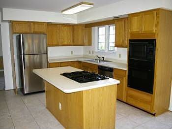 3rd image of 8 Hampshire Ct