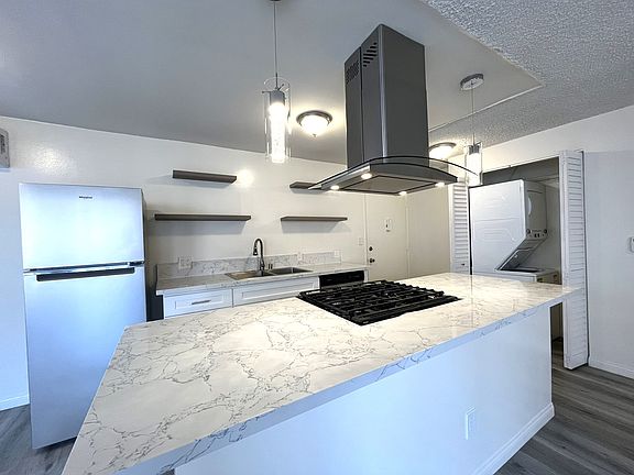 4th image of 1706 Granville Ave #8