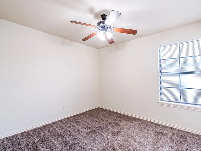 2625 N Arroyo Ave #4 — Photo 8
