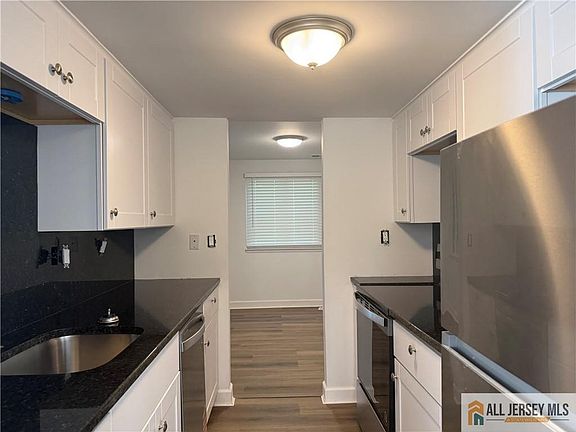 3rd image of 53 Cottonwood Ct S