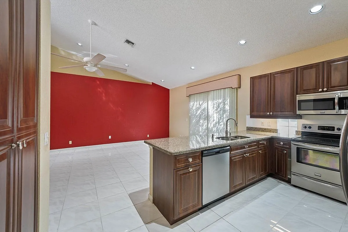 3 bed, 3.0 bath, 2595 sqft, $5,500 — Photo 2