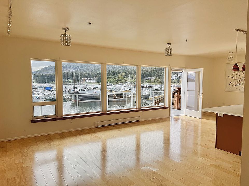 Grand room with harbor view
